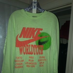 Nike Sportswear World Tour Crewneck